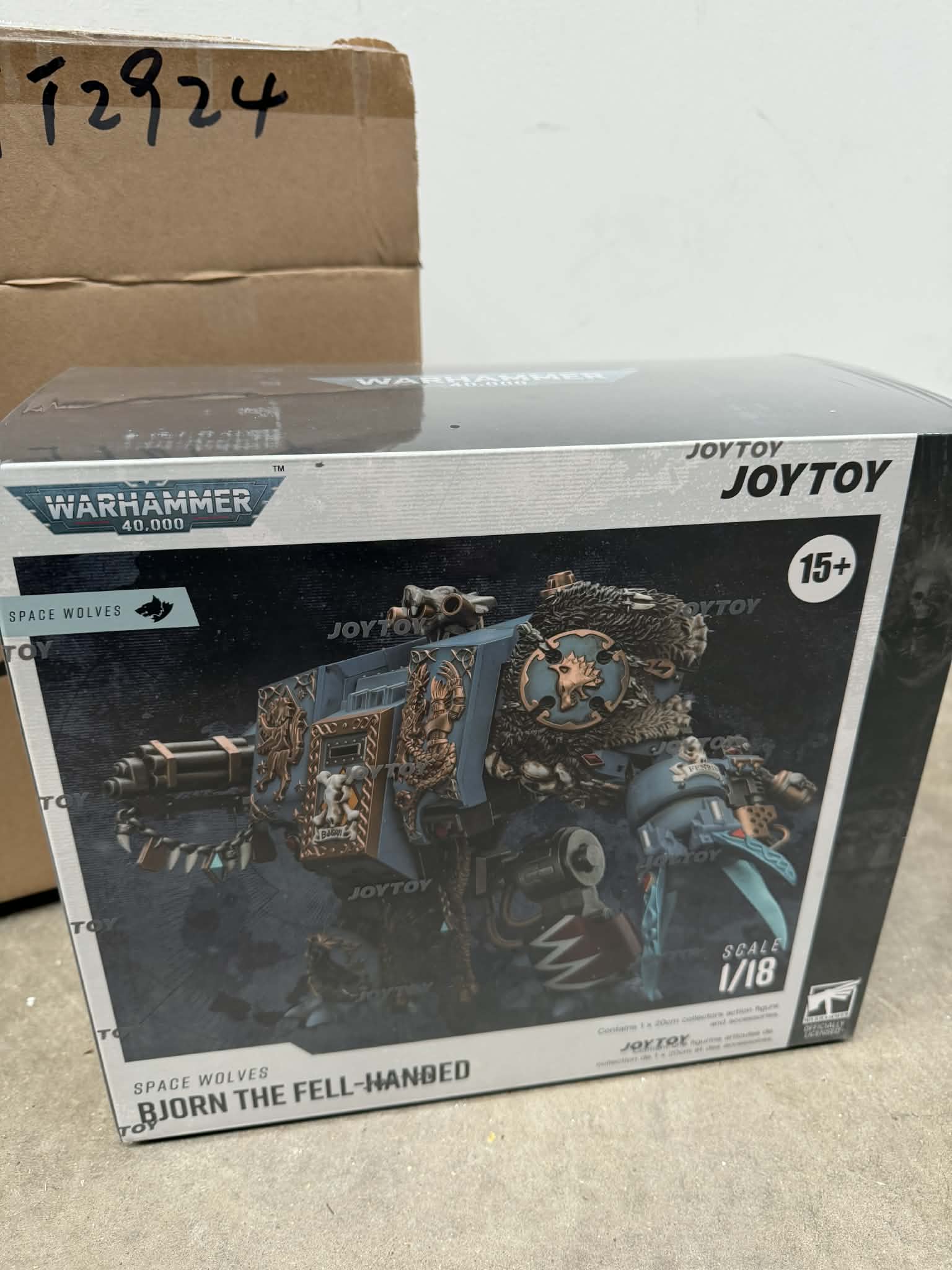 JOYTOY 1/18 Warhammer Space Wolves Bjorn The Fell-Handed - Image 3